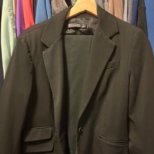 NY and CO women's full suit size 10